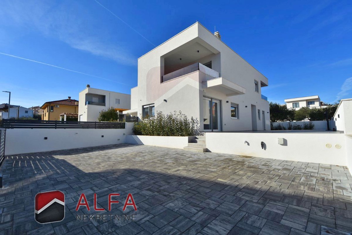 Hrvaška, Vodice, prodaja nova dvojna družinska hiša z bazenom