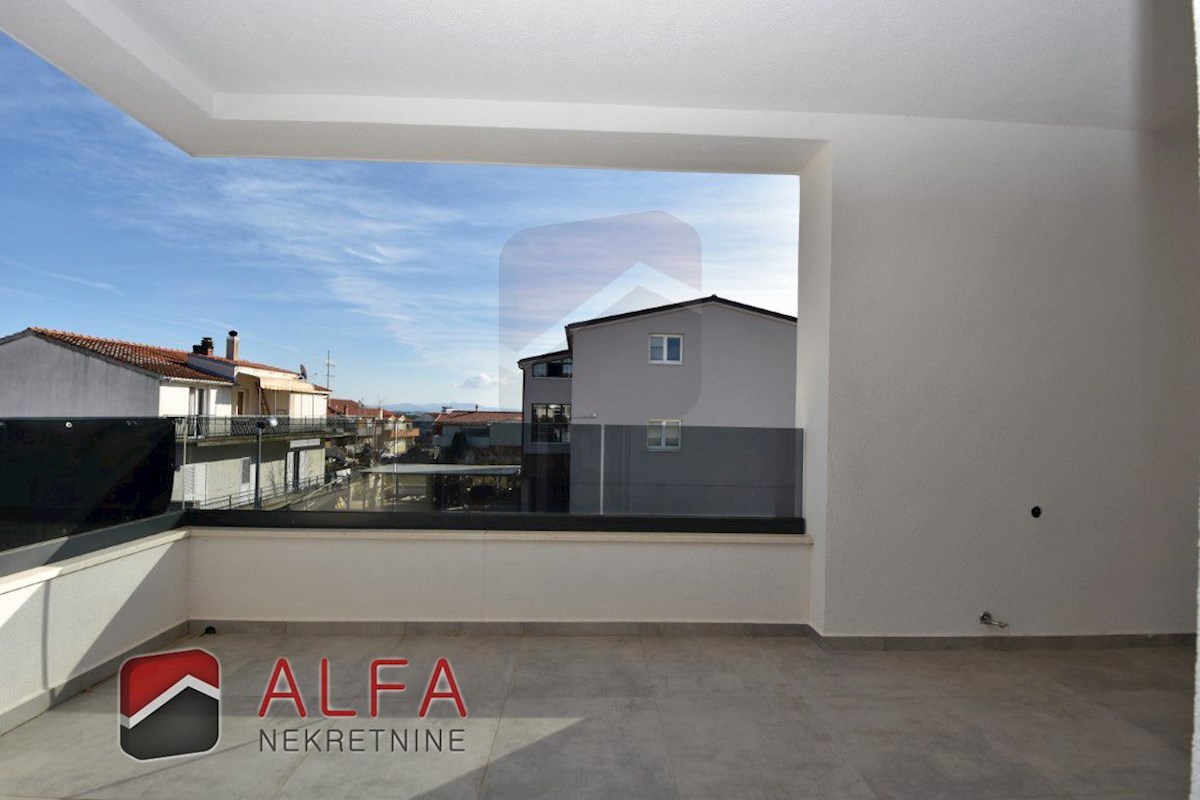 Hrvaška, Vodice, prodaja nova dvojna družinska hiša z bazenom