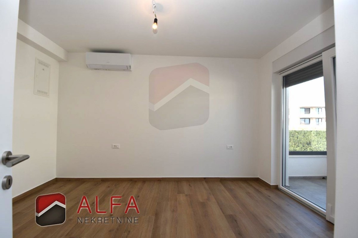 Hrvaška, Vodice, prodaja nova dvojna družinska hiša z bazenom