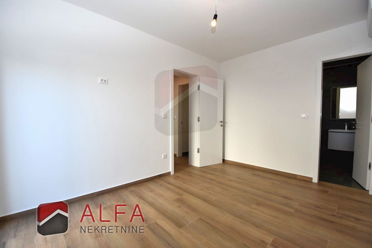 Hrvaška, Vodice, prodaja nova dvojna družinska hiša z bazenom