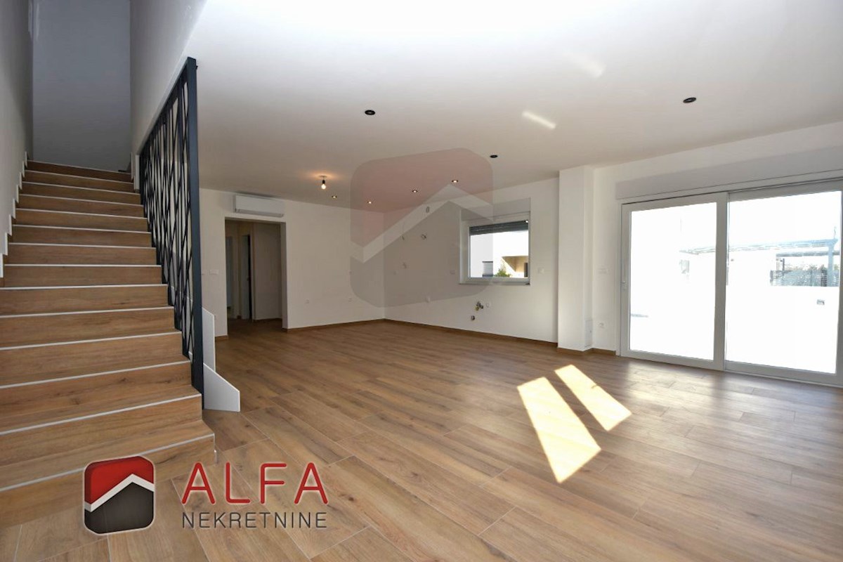 Hrvaška, Vodice, prodaja nova dvojna družinska hiša z bazenom