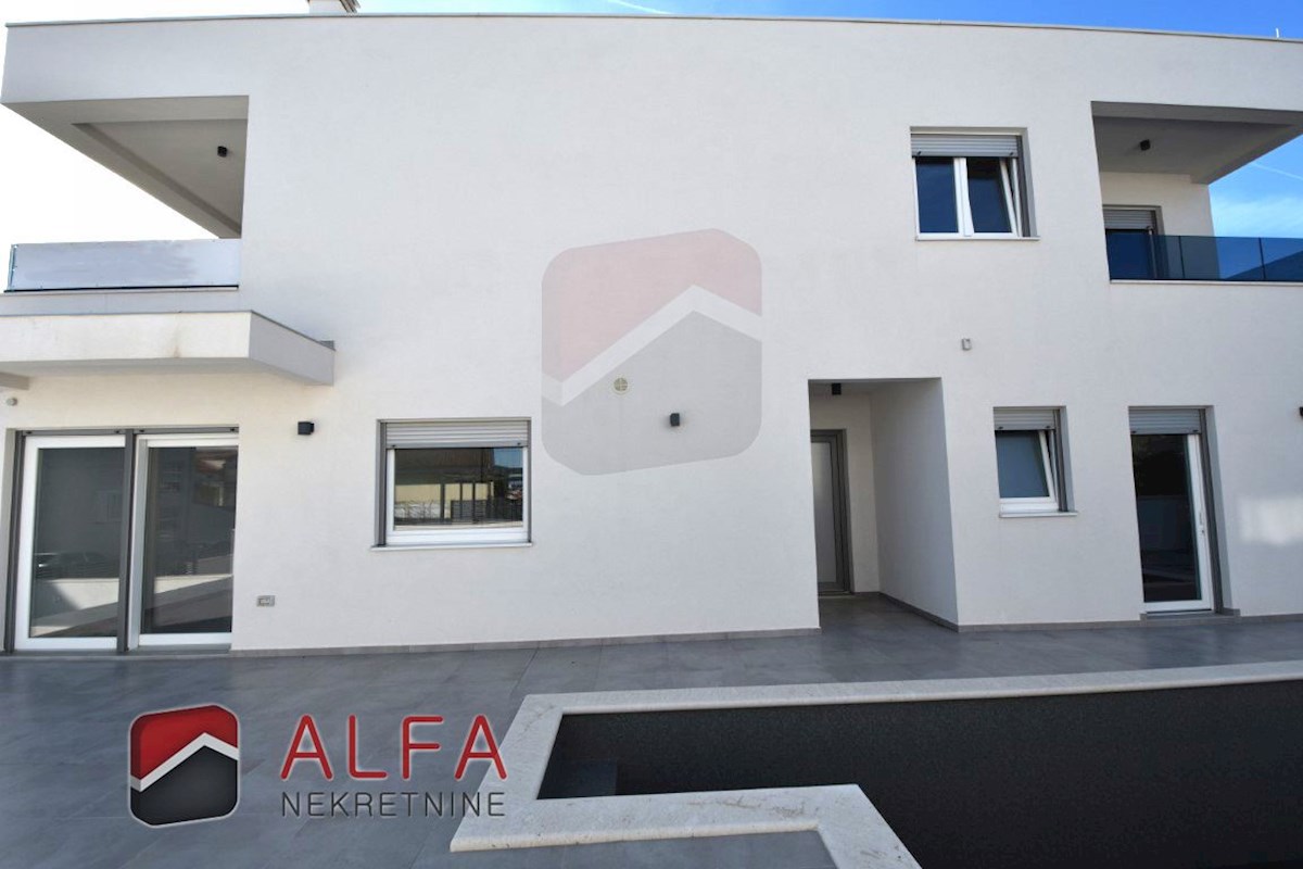 Hrvaška, Vodice, prodaja nova dvojna družinska hiša z bazenom