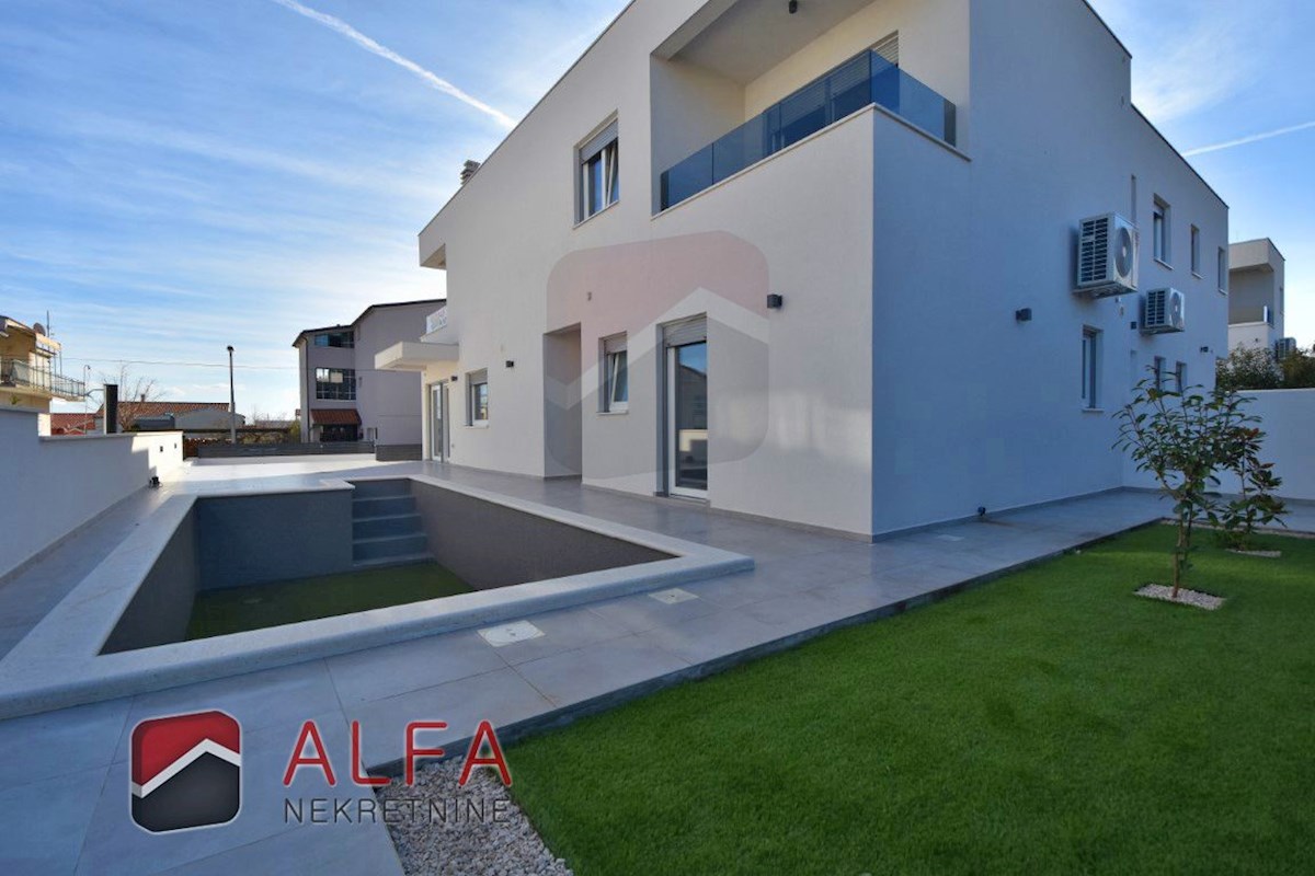 Hrvaška, Vodice, prodaja nova dvojna družinska hiša z bazenom