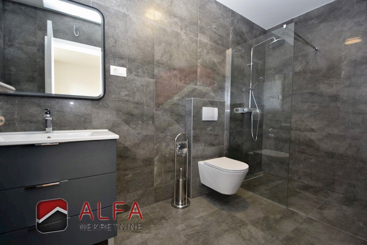 Hrvaška, Vodice, prodaja nova dvojna družinska hiša z bazenom