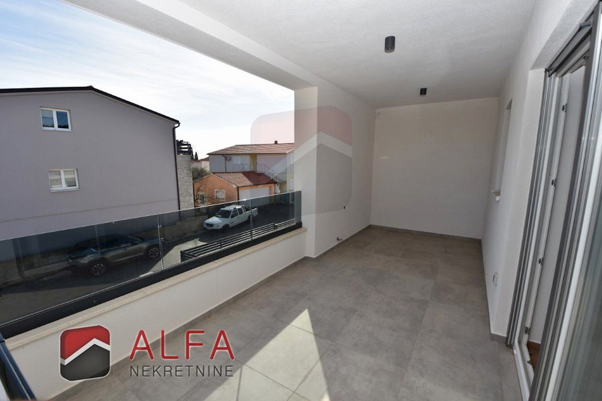 Hrvaška, Vodice, prodaja nova dvojna družinska hiša z bazenom