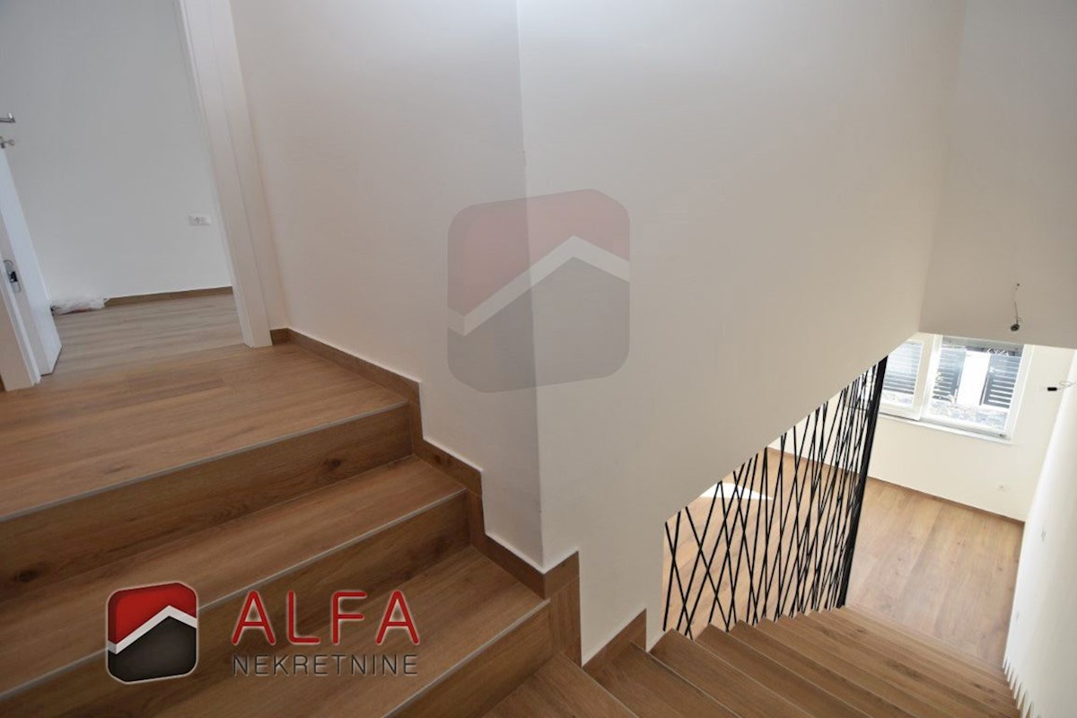 Hrvaška, Vodice, prodaja nova dvojna družinska hiša z bazenom