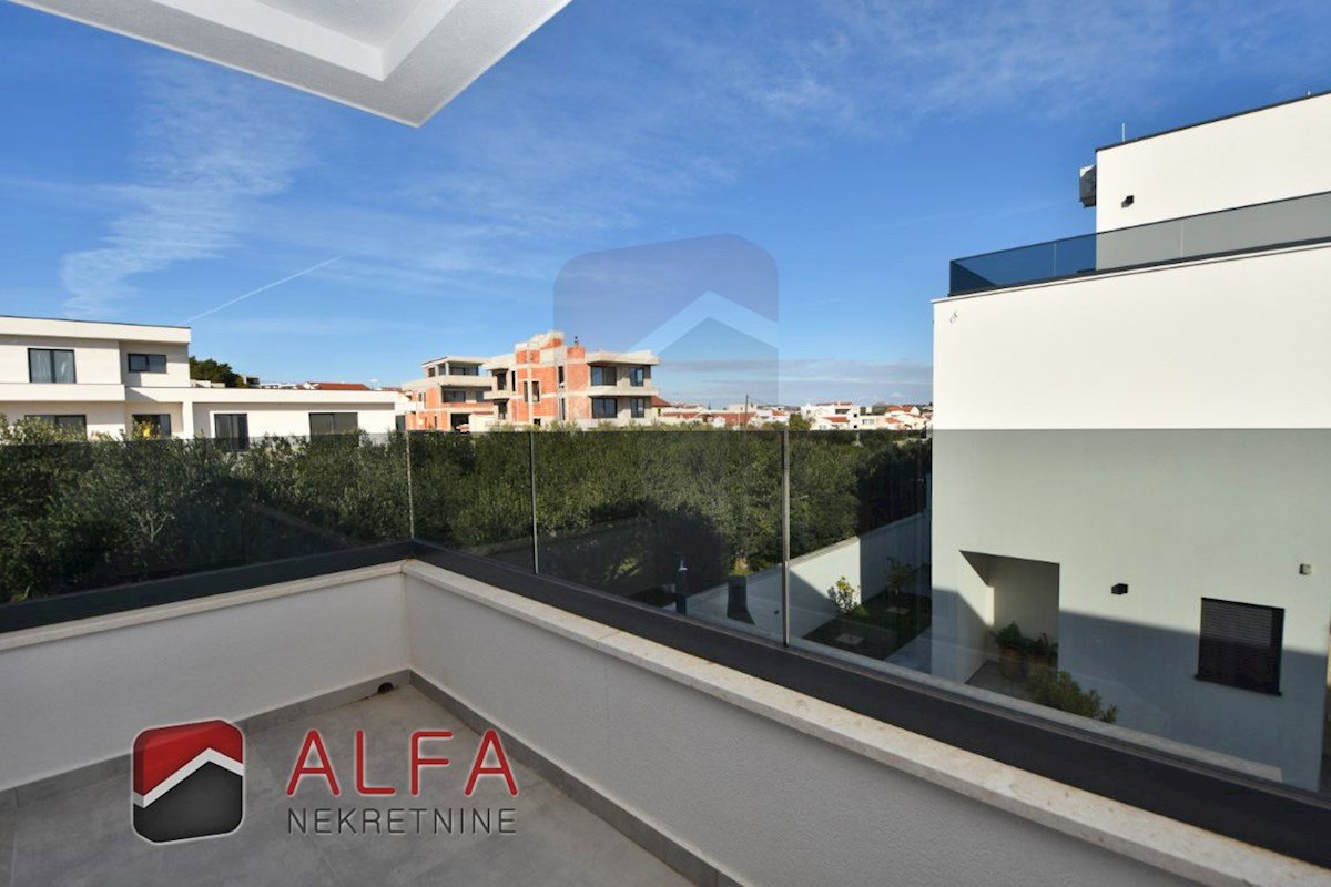 Hrvaška, Vodice, prodaja nova dvojna družinska hiša z bazenom