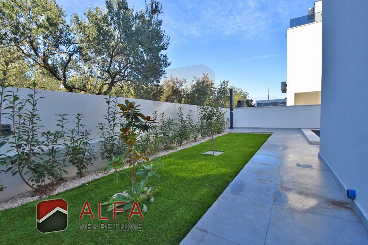 Hrvaška, Vodice, prodaja nova dvojna družinska hiša z bazenom