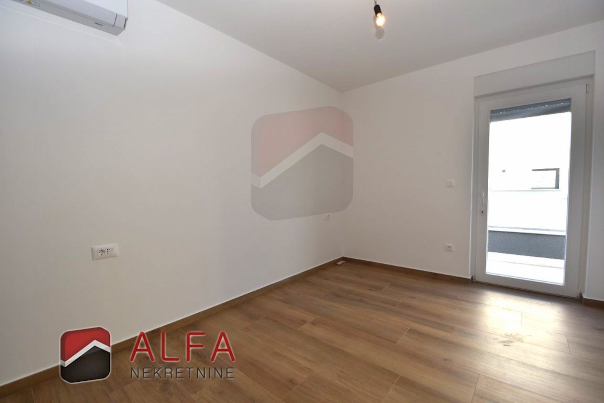 Hrvaška, Vodice, prodaja nova dvojna družinska hiša z bazenom