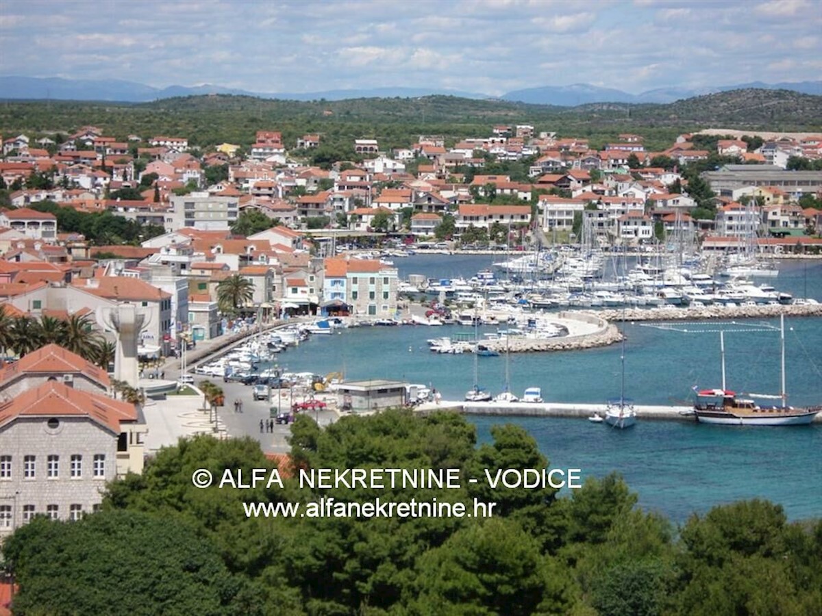 Hrvaška, Vodice, prodajamo novo, luksuzno, moderno vilo z bazenom in panoramskim pogledom na morje