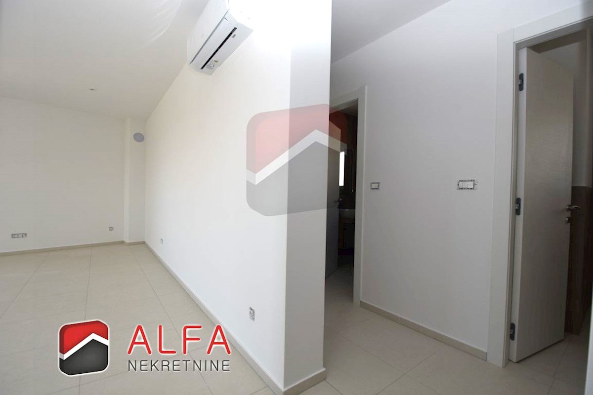 Hrvaška, Vodice, prodamo nov trisobni apartma, prvo nadstropje, pogled na morje