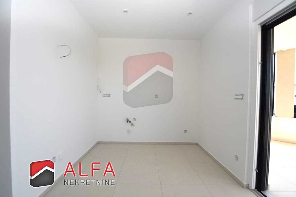 Hrvaška, Vodice, prodamo nov trisobni apartma, prvo nadstropje, pogled na morje