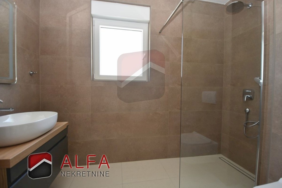 Hrvaška, Vodice, prodamo nov trisobni apartma, prvo nadstropje, pogled na morje