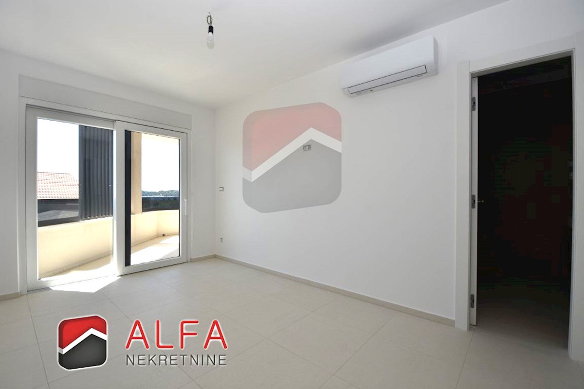 Hrvaška, Vodice, prodamo nov trisobni apartma, prvo nadstropje, pogled na morje