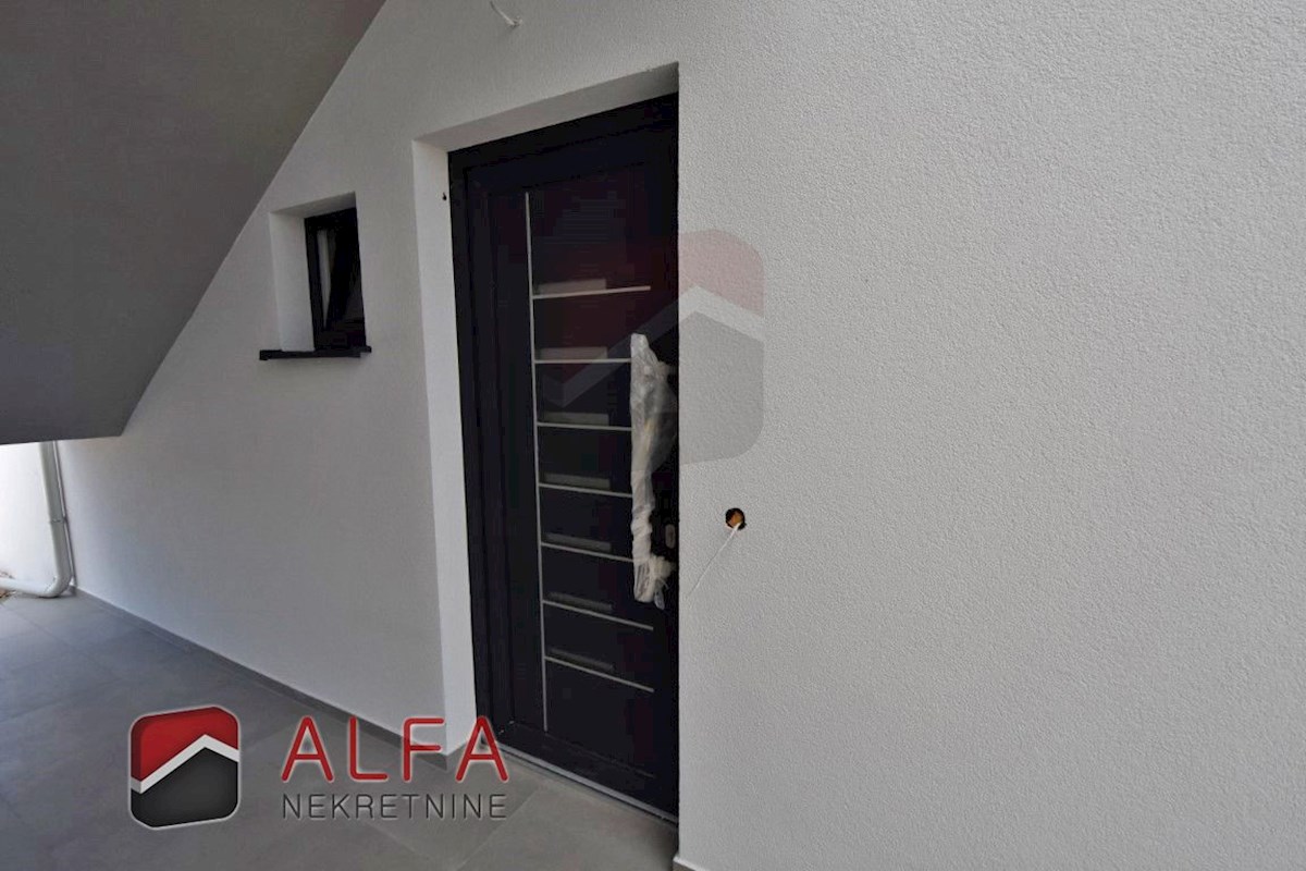 Hrvaška, Vodice, novogradnja, prodamo udobno stanovanje v pritličju, z bazenom in vrtom