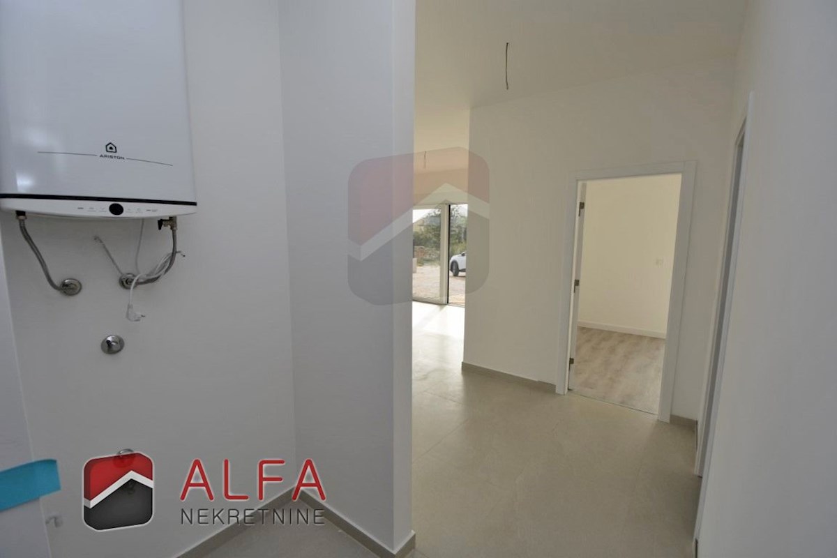 Hrvaška, Vodice, novogradnja, prodamo udobno stanovanje v pritličju, z bazenom in vrtom