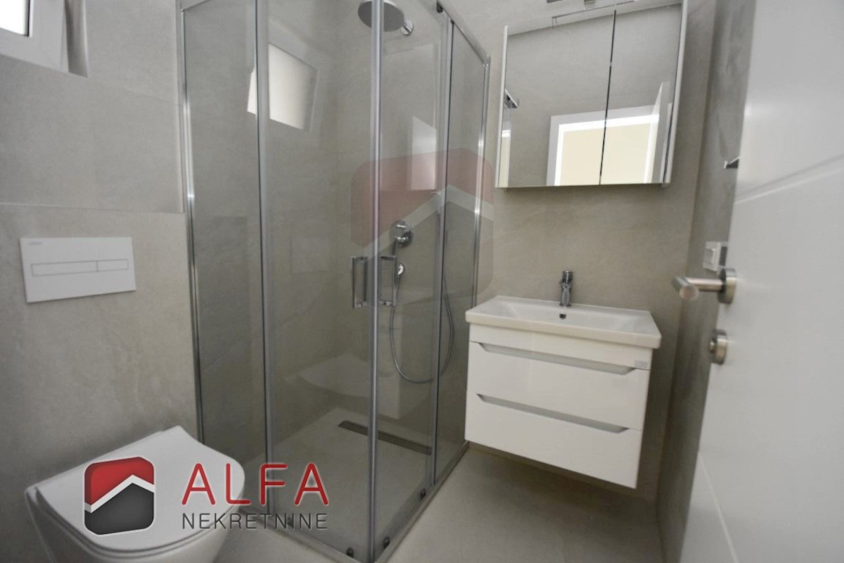 Hrvaška, Vodice, novogradnja, prodamo udobno stanovanje v pritličju, z bazenom in vrtom