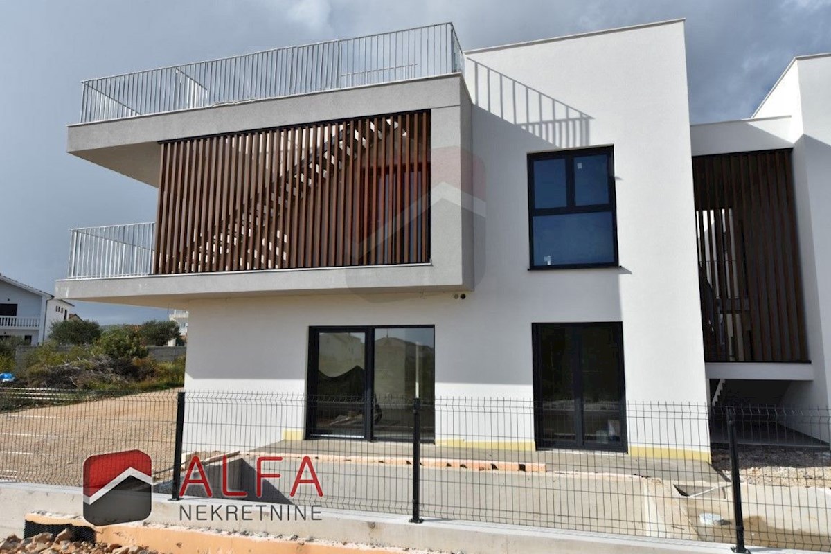 Hrvaška, Vodice, novogradnja, prodamo udobno stanovanje v pritličju, z bazenom in vrtom