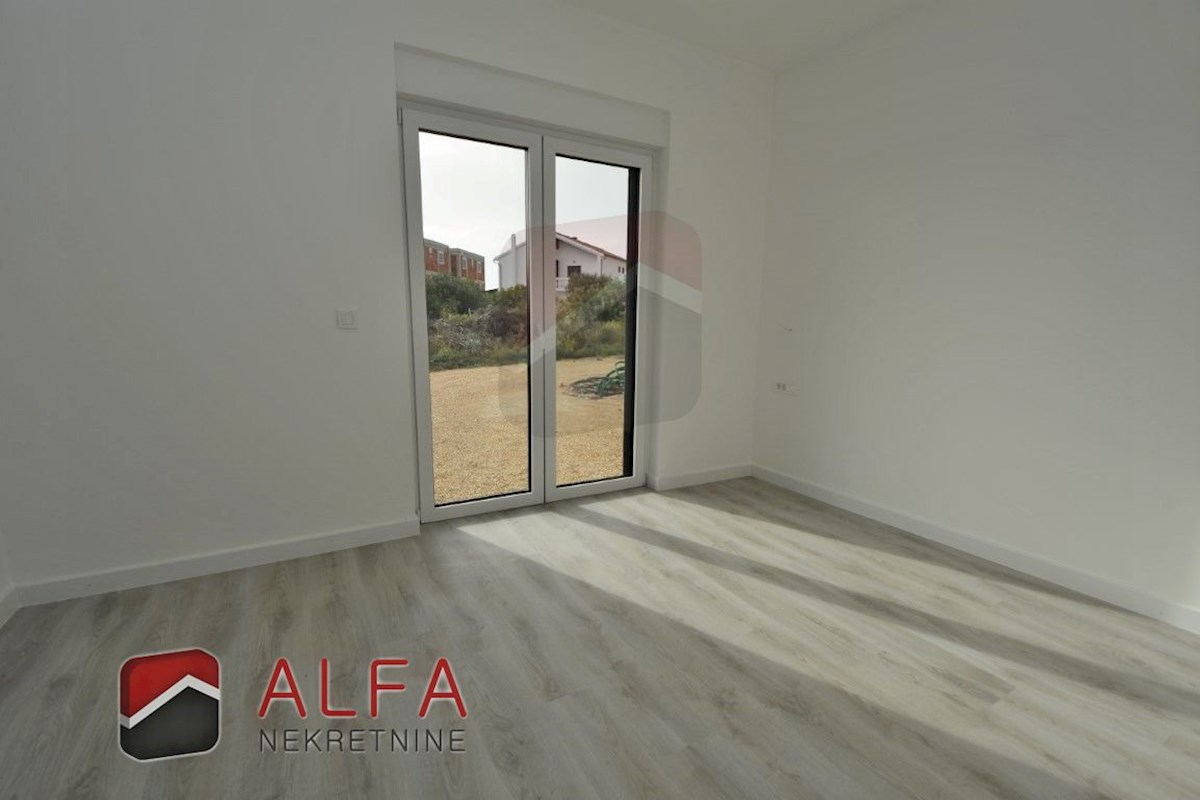 Hrvaška, Vodice, novogradnja, prodamo udobno stanovanje v pritličju, z bazenom in vrtom