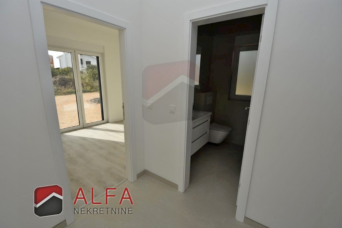 Hrvaška, Vodice, novogradnja, prodamo udobno stanovanje v pritličju, z bazenom in vrtom