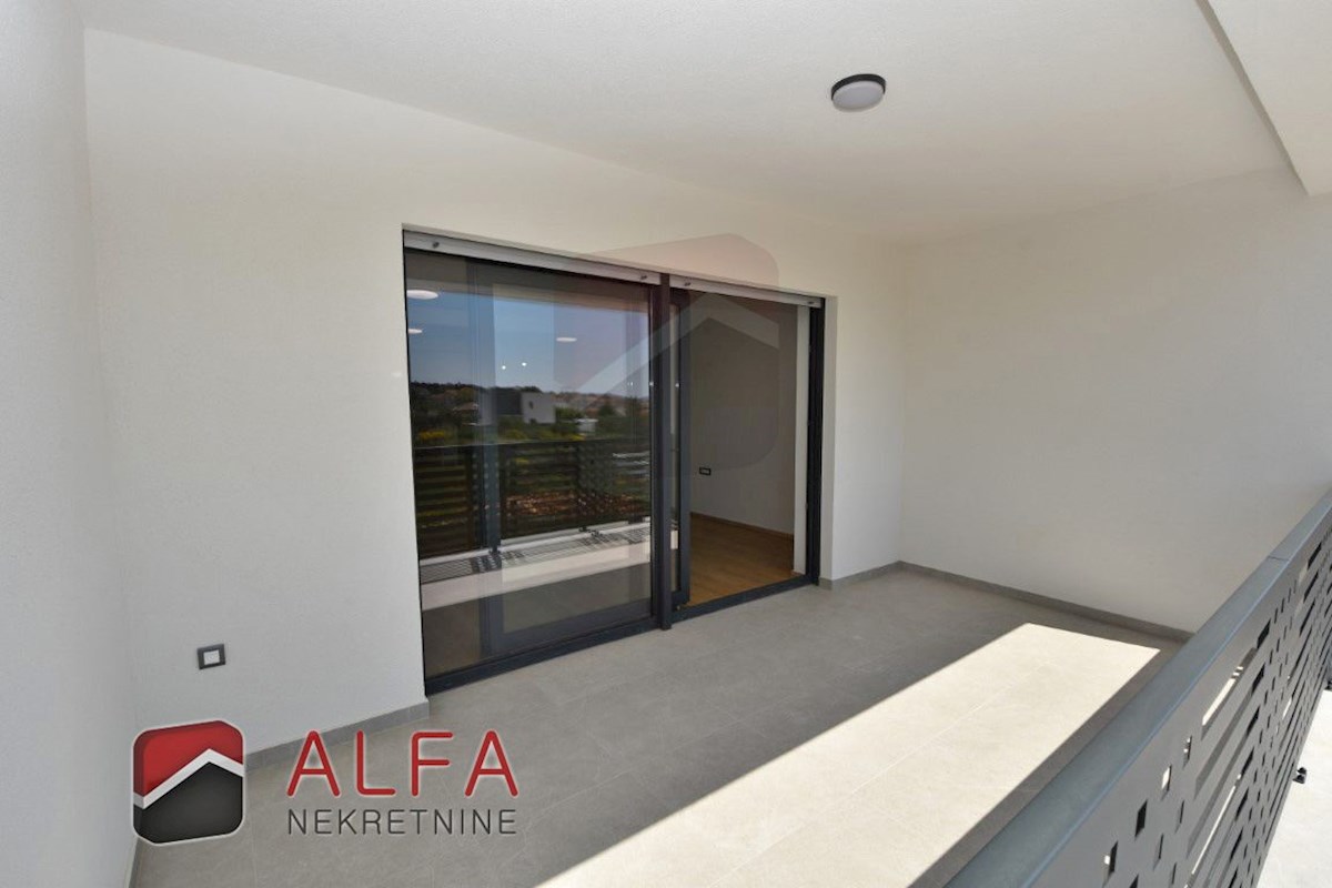 Hrvaška, Vodice, prodamo nov trisobni apartma, prvo nadstropje