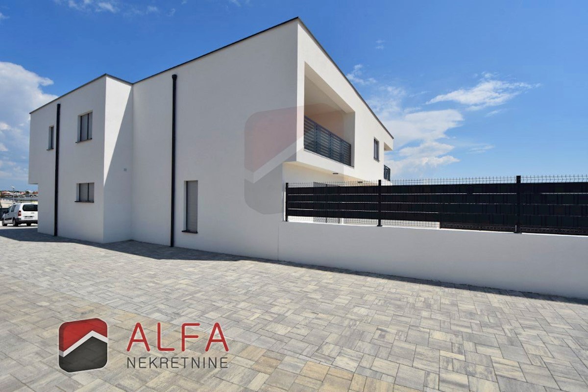 Hrvaška, Vodice, prodamo nov trisobni apartma, prvo nadstropje