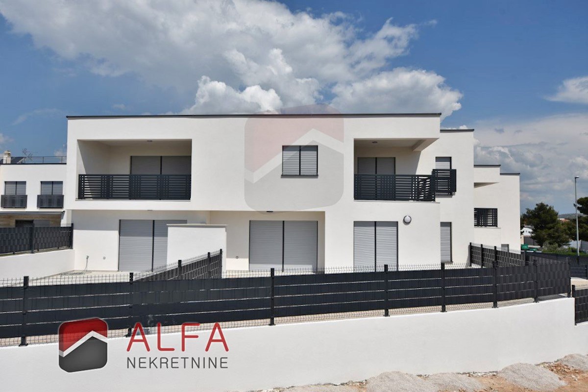Hrvaška, Vodice, prodamo nov trisobni apartma, prvo nadstropje