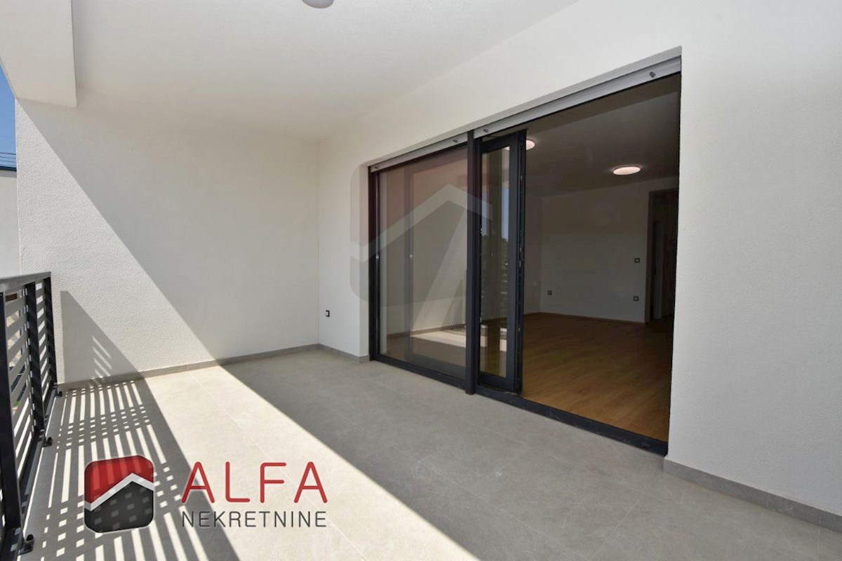 Hrvaška, Vodice, prodamo nov trisobni apartma, prvo nadstropje