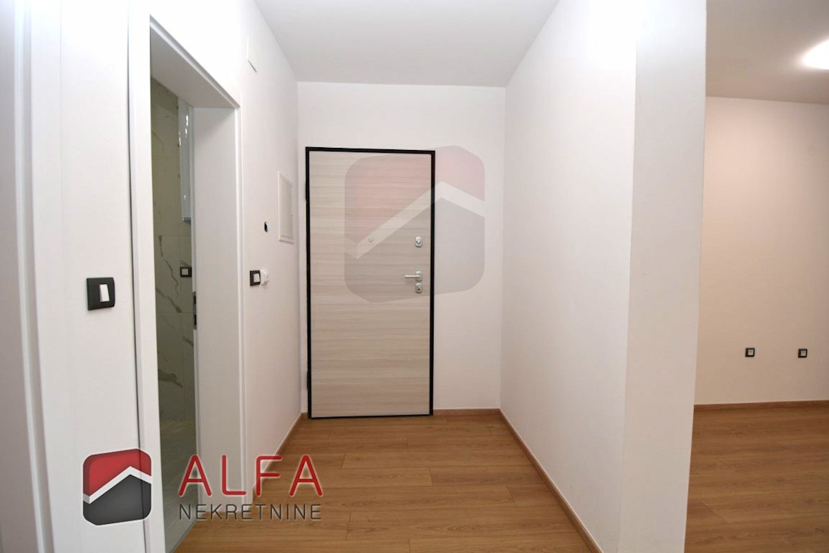 Hrvaška, Vodice, prodamo nov trisobni apartma, prvo nadstropje