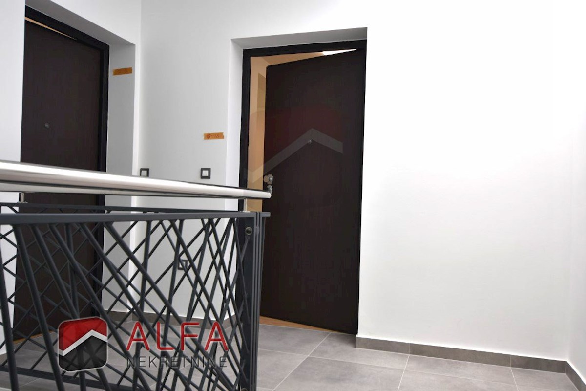 Hrvaška, Vodice, prodamo nov trisobni apartma, prvo nadstropje