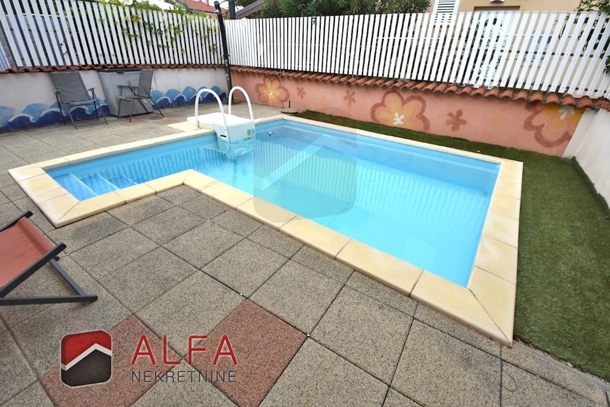 Hrvaška, Jadrija – prodaja dvojna družinska hiša, vrt in majhen bazen