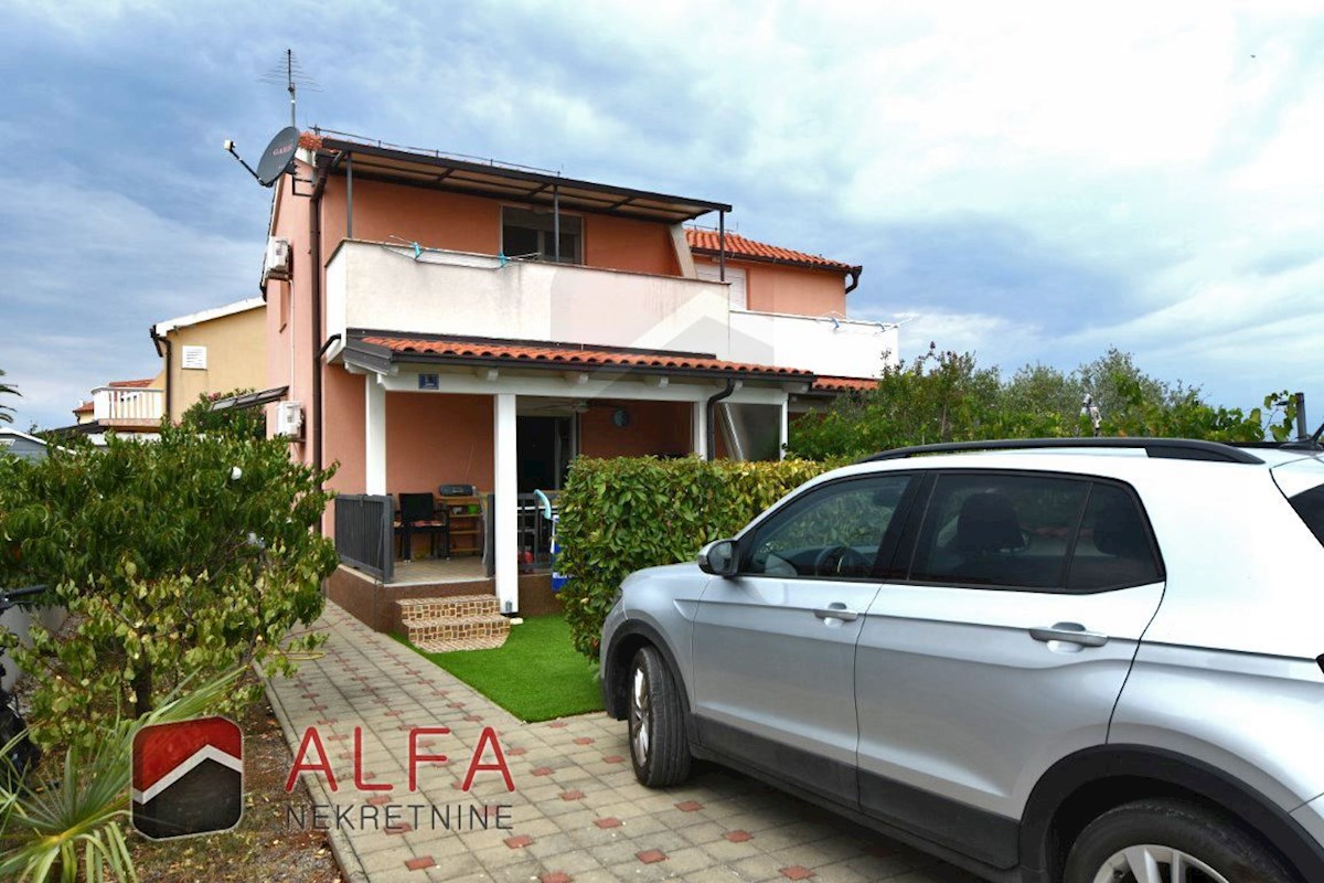 Hrvaška, Jadrija – prodaja dvojna družinska hiša, vrt in majhen bazen