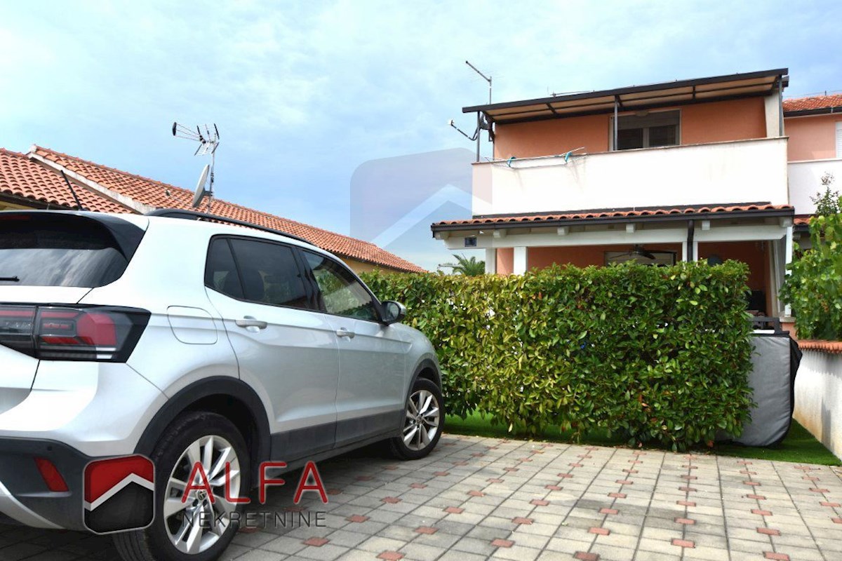 Hrvaška, Jadrija – prodaja dvojna družinska hiša, vrt in majhen bazen