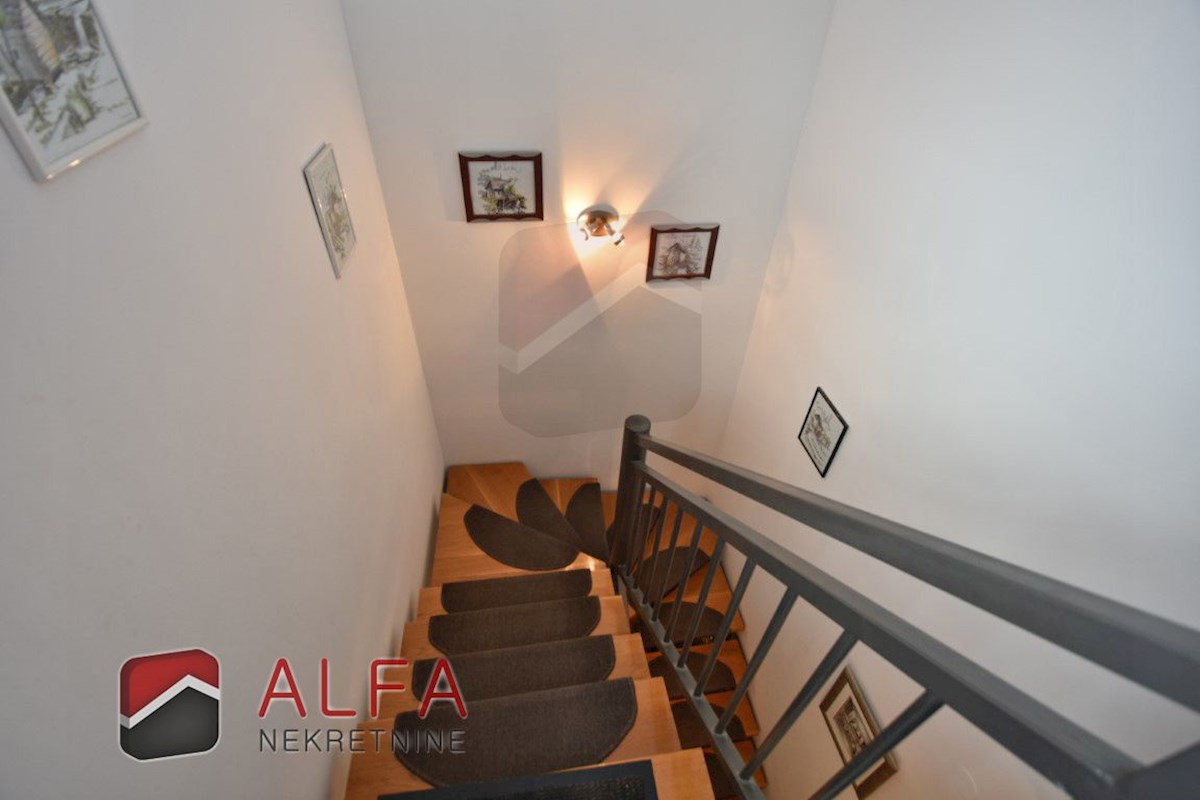 Hrvaška, Jadrija – prodaja dvojna družinska hiša, vrt in majhen bazen