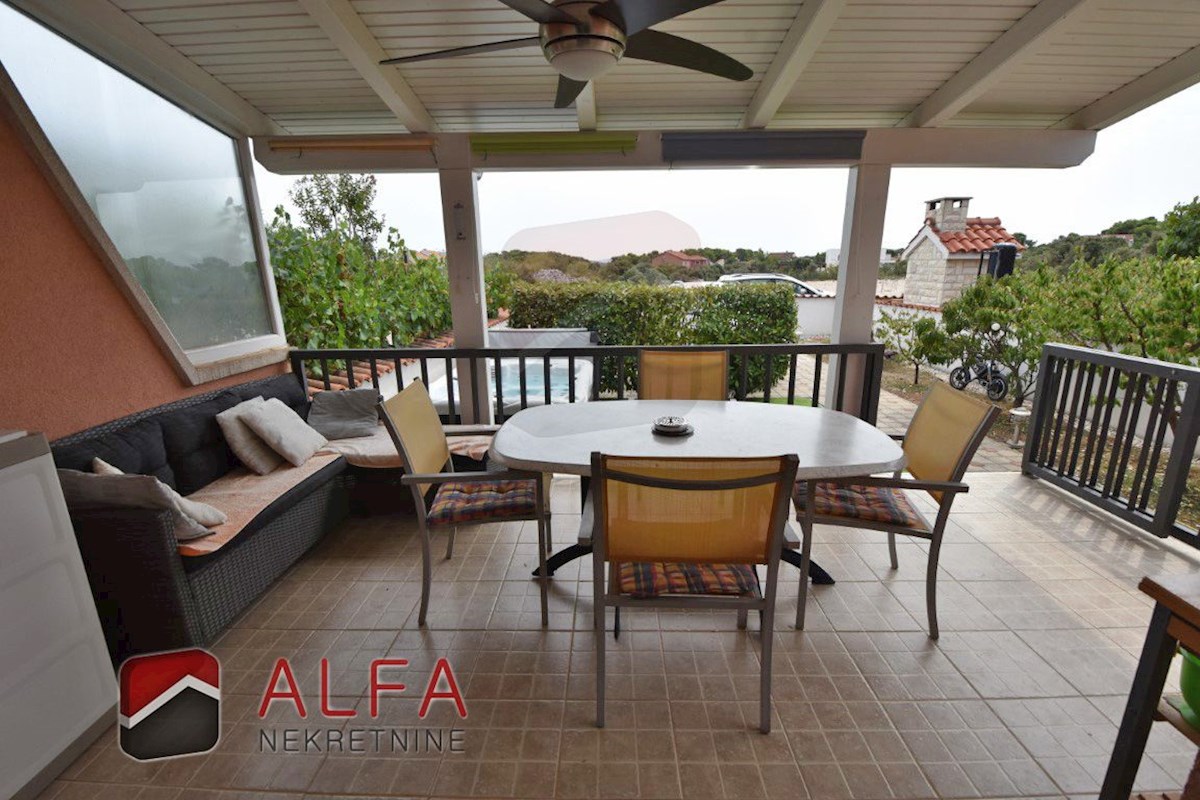 Hrvaška, Jadrija – prodaja dvojna družinska hiša, vrt in majhen bazen