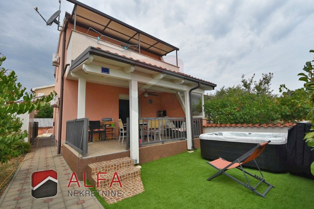 Hrvaška, Jadrija – prodaja dvojna družinska hiša, vrt in majhen bazen