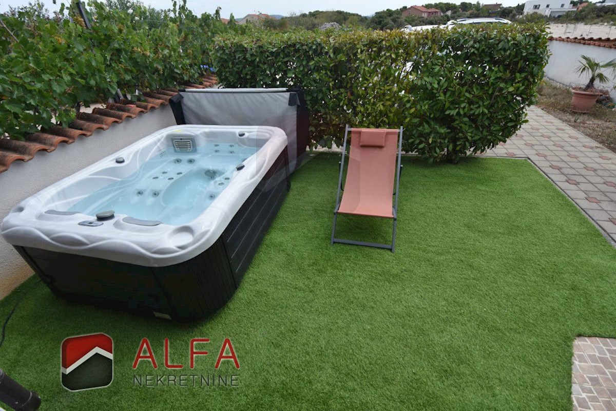 Hrvaška, Jadrija – prodaja dvojna družinska hiša, vrt in majhen bazen