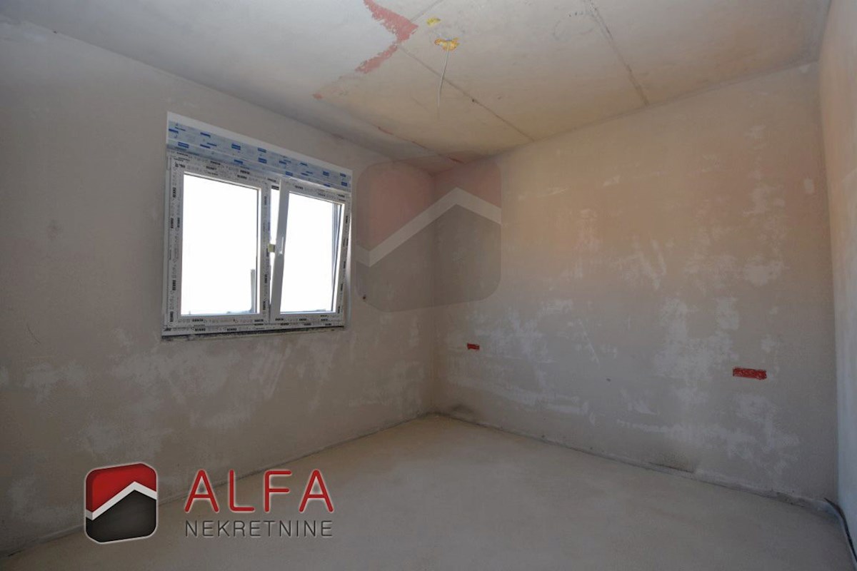 Hrvaška, Vodice – prodaja nova polpritlična hiša z bazenom in garažo