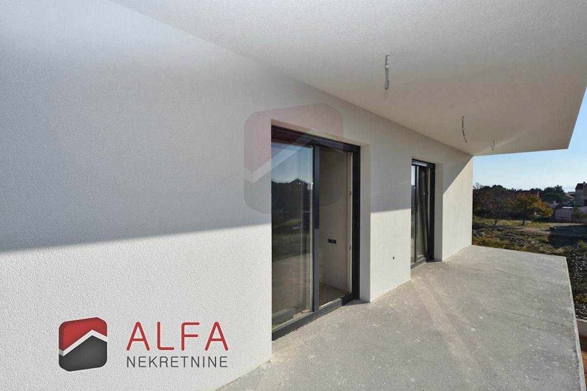 Hrvaška, Vodice – prodaja nova polpritlična hiša z bazenom in garažo