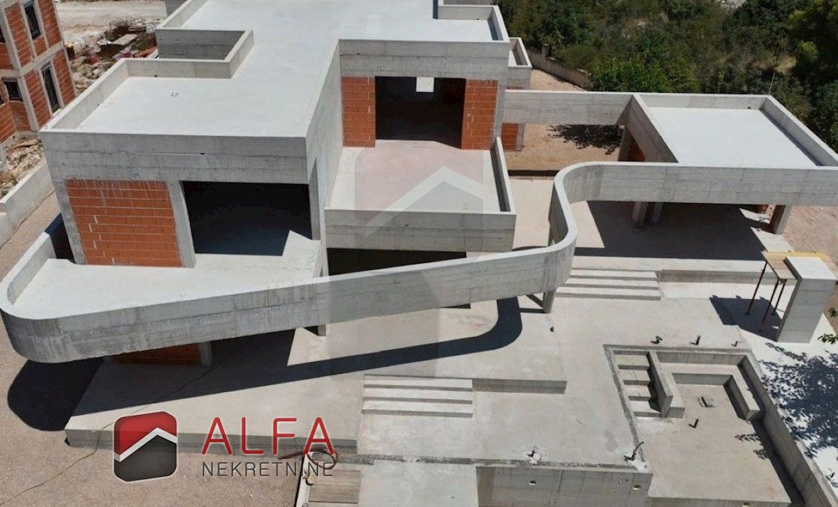 Hrvaška, Vodice – Impresivna vila z bazenom, garažo in odprtim pogledom na morje