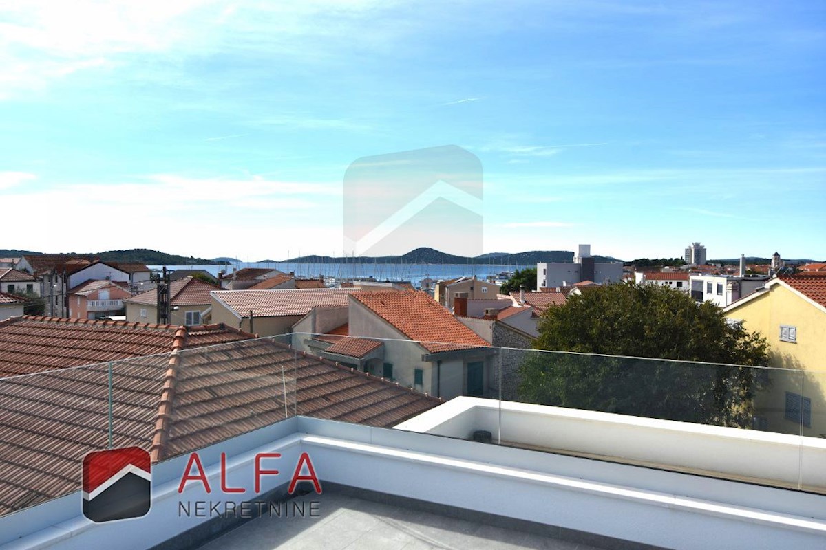 Vodice center, ATRAKTIVNO, prodamo trisobno stanovanje v drugem nadstropju s strešno teraso