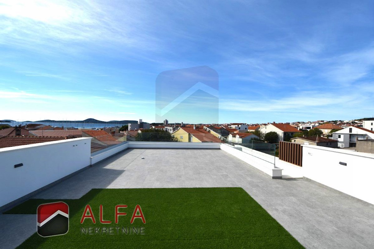 Vodice center, ATRAKTIVNO, prodamo trisobno stanovanje v drugem nadstropju s strešno teraso