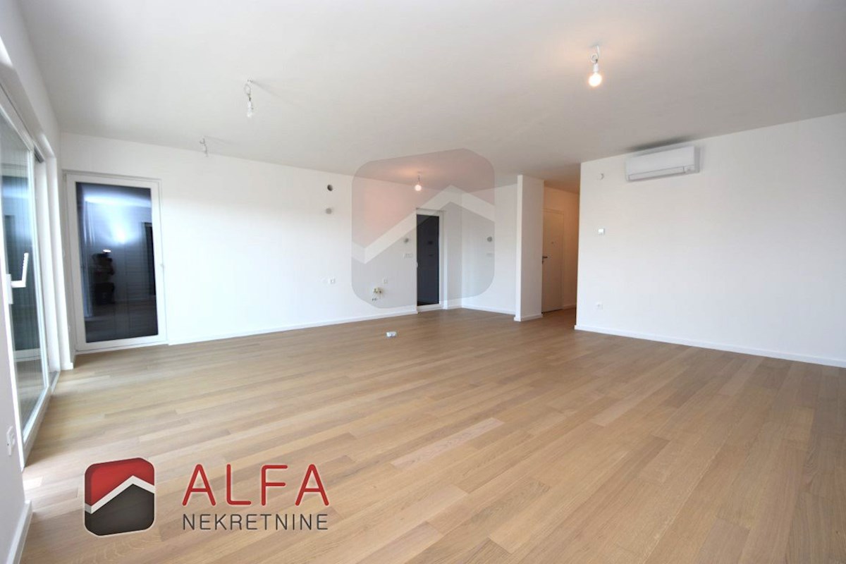 Vodice center, ATRAKTIVNO, prodamo trisobno stanovanje v drugem nadstropju s strešno teraso