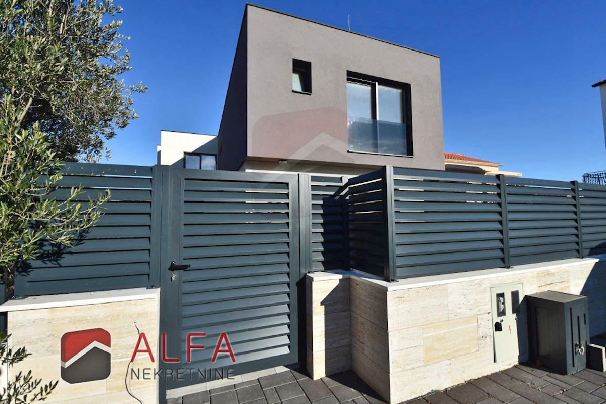 Hrvaška, Vodice, Srima, prodamo novo hišo dvojček, blizu morja