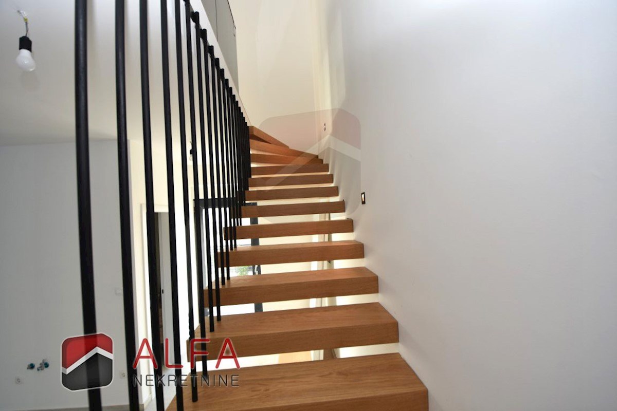 Hrvaška, Vodice, Srima, prodamo novo hišo dvojček, blizu morja