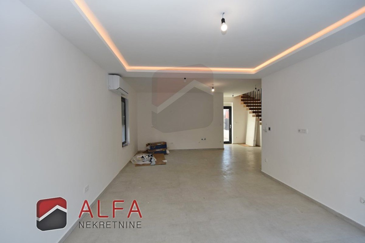 Hrvaška, Vodice, Srima, prodamo novo hišo dvojček, blizu morja