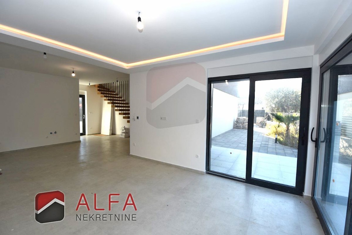 Hrvaška, Vodice, Srima, prodamo novo hišo dvojček, blizu morja