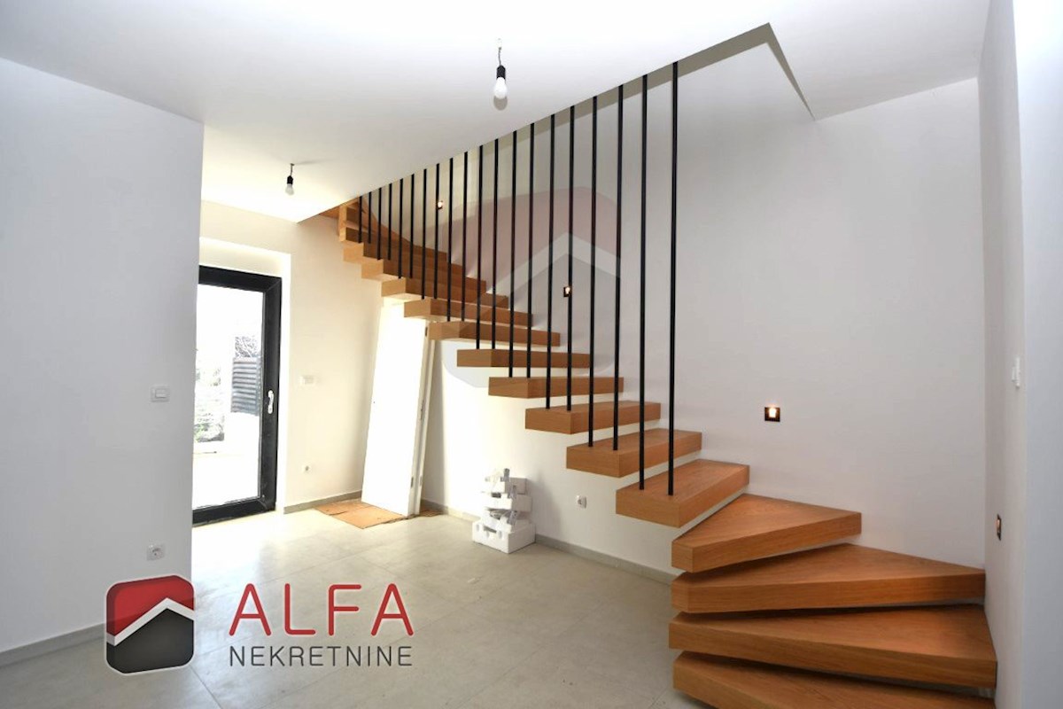 Hrvaška, Vodice, Srima, prodamo novo hišo dvojček, blizu morja