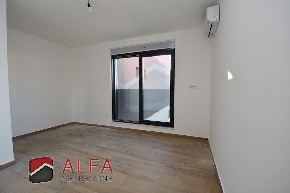 Hrvaška, Vodice, Srima, prodamo novo hišo dvojček, blizu morja