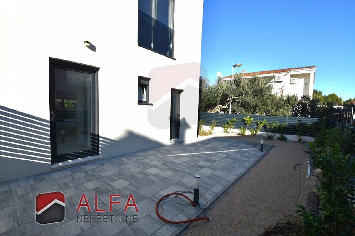 Hrvaška, Vodice, Srima, prodamo novo hišo dvojček, blizu morja